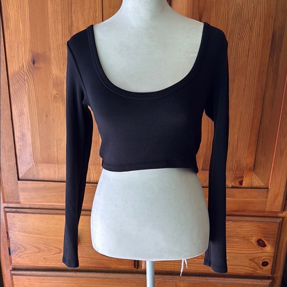 Zara Black Women's long sleeve Crop Top. Size Medium.